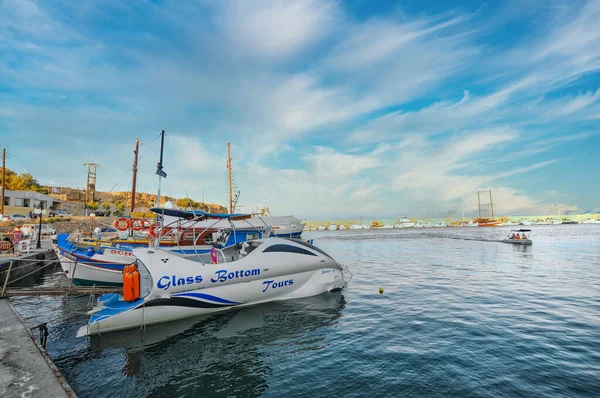 Barcos Pesca Tradicionais Porto Com Água — Fotografia de Stock