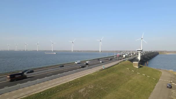 Köprü Açık Deniz Yel Değirmenleriyle Hollanda Manzarası — Stok video