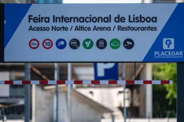 Kuzey girişi, Altice arenası ve Parque das Nacoes 'daki restoranları olan Feira Internacional de Lisboa' daki yeraltı otoparkı.