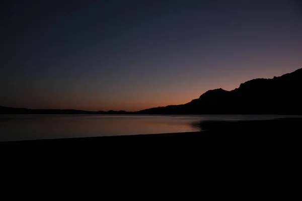 Спокойные Морские Волны Закате Песчаном Пляже — стоковое фото