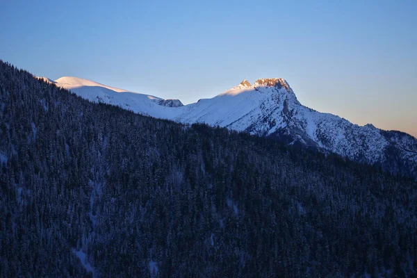 美丽的雪山风景 — 图库照片