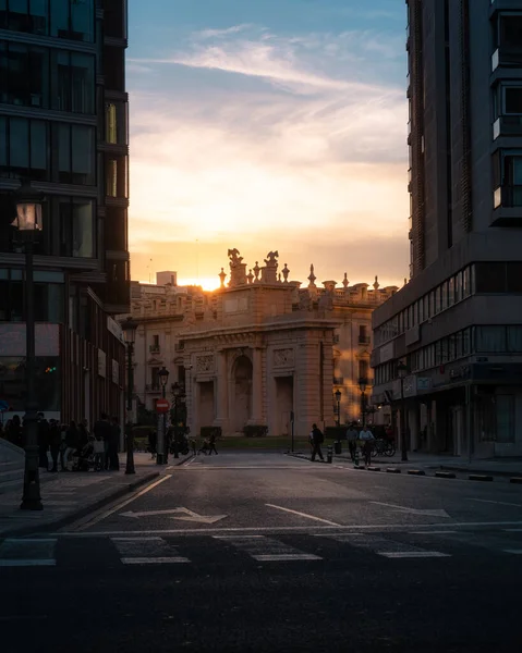 Una Toma Vertical Una Puesta Sol Sobre Porta Mar Valencia — Foto de Stock