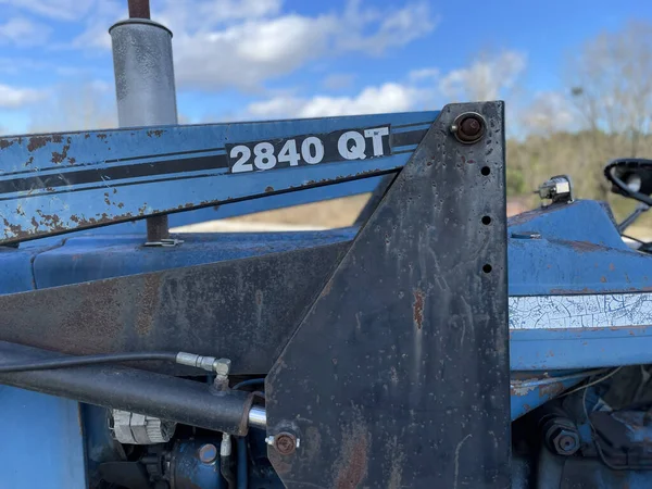 Augusta Usa 1227 Eski Model Mavi Traktör Ford 2840 Yakın — Stok fotoğraf