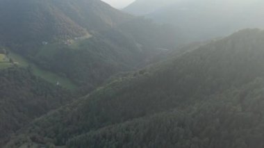 Ticino, İsviçre 'de bulunan Valle di Muggio' nun güzel bir manzarası.