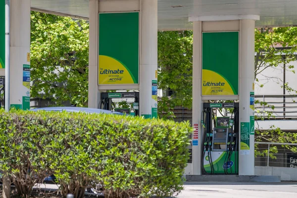 緑と黄色のデザインのBpガソリンスタンド ポルトガルのリスボン — ストック写真