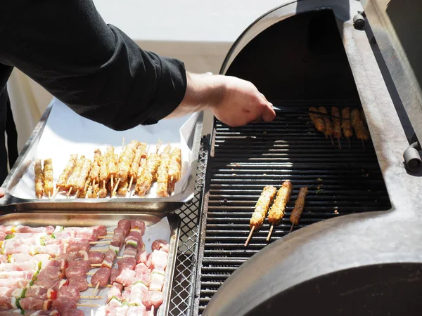 Churrasqueira Com Carne Fresca Sol — Fotografia de Stock