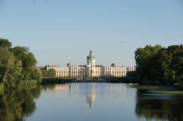 Eine Malerische Ansicht Des Schlosses Charlottenburg Berlin Deutschland Vor Blauem — Stockfoto