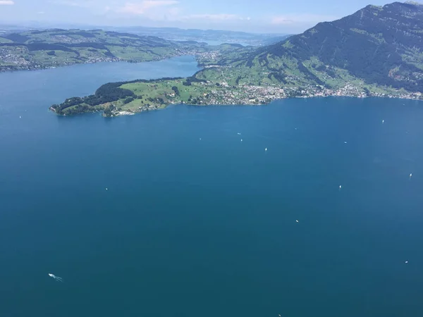 Aerial Shot Blue Big Lake Green Mountains — Stock Photo, Image