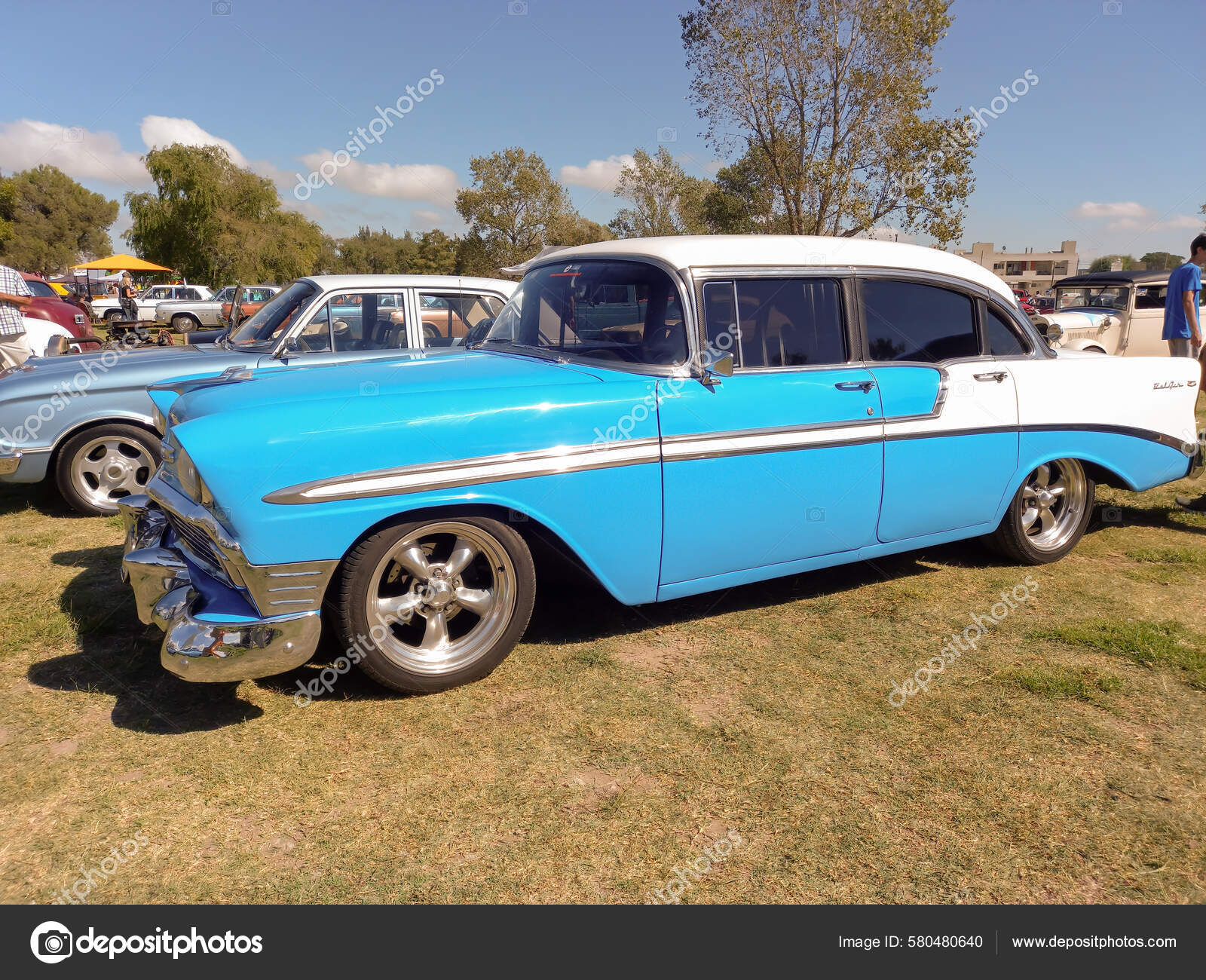 Старый Небесно Синий Chevrolet Chevy Bel Air Седан Четыре Двери.