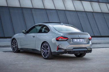 2022 BMW 22Oi gün batımı Johannesburg Güney Afrika 'da fotoşop