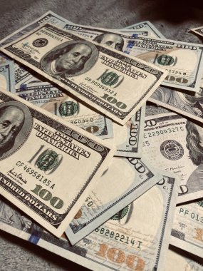 Amerikan dolarlarının yakın plan çekimi.