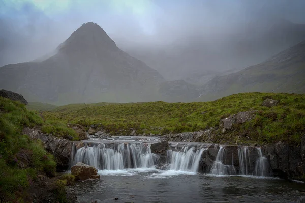Fairy Pools Waterfall Isla Skye Escocia Reino Unido Con Nieblas —  Fotos de Stock