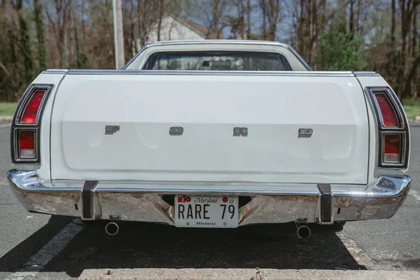 1979年福特Ranchero白色经典汽车后座的特写镜头 — 图库照片