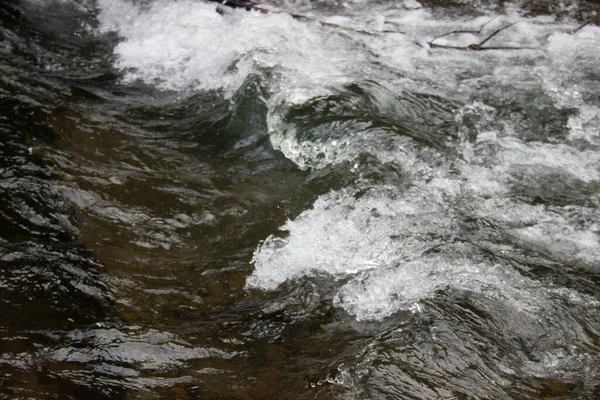 Прекрасний Вид Річку Тече Скелях — стокове фото