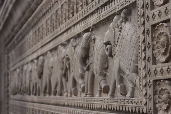 Closeup Shot Persepolis Wall Carvings Elephants Flower Shaped Patterns — Stock Photo, Image