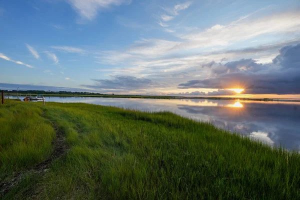 Beautiful Landscape Green Shore Lake Sunset — Stock Photo, Image