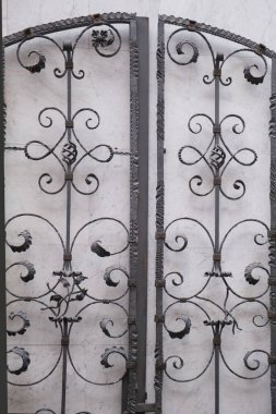 Sanatsal şekillendirilmiş eski işlenmiş demir ızgara, eski, antika