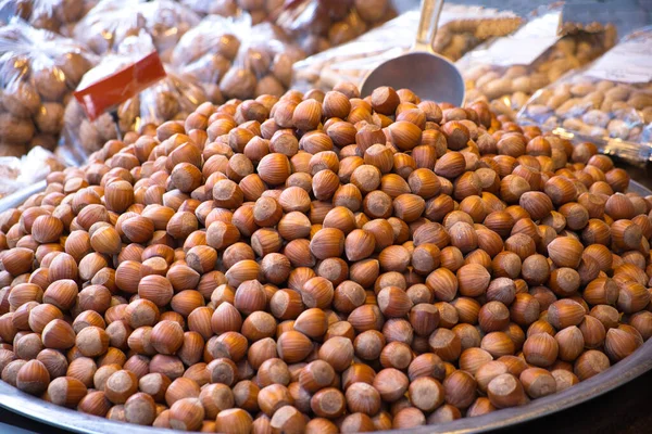 Hasselpähkinöiden Myynti Bonnissa Saksassa — kuvapankkivalokuva