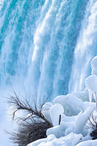 Güzel Köpüklü Niagara Şelaleleri Kışın Kar — Stok fotoğraf