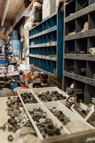 Los Pernos Tornillos Otros Materiales Expuestos Taller Reparación Del Hogar —  Fotos de Stock