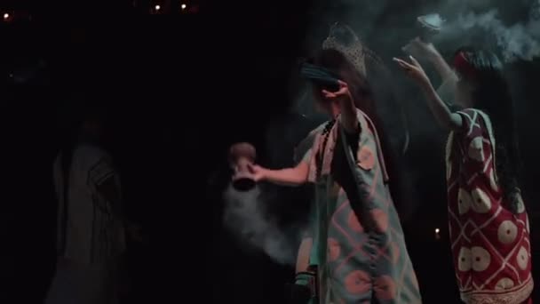 Uma Filmagem Dos Participantes Tradicional Performance Maia Trajes Coloridos Fazendo — Vídeo de Stock