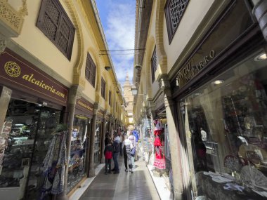 Granada, İspanya, 04-11-2022. Granada 'nın Yahudi mahallesindeki hediyelik eşya dükkanlarından birinin görüntüleri..