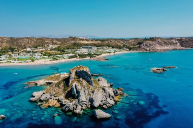 Yunanistan 'daki Kos Adası ve Kefalos Sahili' nin açık güneşli bir gökyüzü altında doğal bir manzarası
