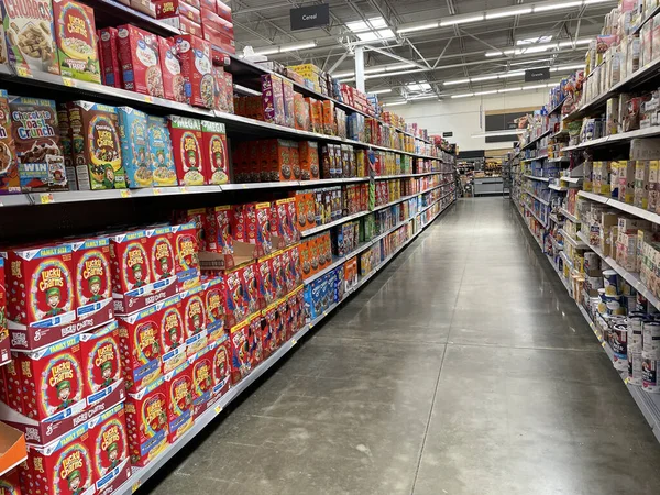 Grovetown Usa Walmart Negozio Dettaglio Corridoio Dei Cereali Guardando Lungo — Foto Stock