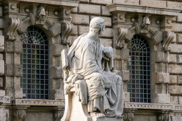 Une Vieille Statue Marbre Blanc Située Rome Capitale Italie — Photo