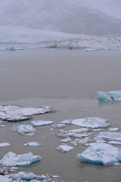 Icebergs Flutuando Lago Geleira Fjallsarlon Islândia — Fotografia de Stock