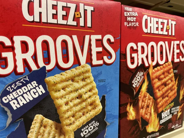 Grovetown Usa Kelloggs Snack Brand Retail Store Shelf Cheez Grooves — Stock Photo, Image