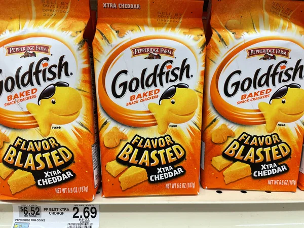 Grovtown Usa Pepperidge Farm金魚クラッカー小売店舗の棚価格タグ — ストック写真