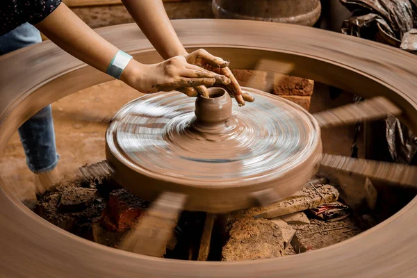 Slow Shutter Speed Shot Potter Hand Making Pot Pottery Wheel — Stock Photo, Image