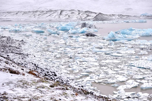 Gran Numero Iceberg Galleggiano Sul Lago Ghiacciaio Durante Inverno Una — Foto Stock