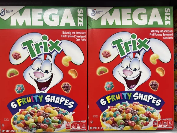 Grovetown Usa Walmart Einzelhandelsgeschäft Trix Cereal Mega Box — Stockfoto