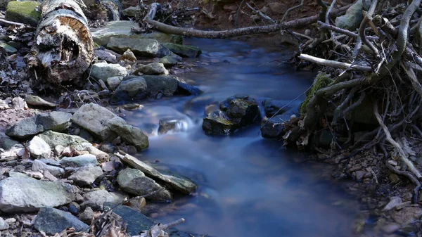 Sanftes Und Weiches Wasser Einem Bach Durch Langzeitbelichtung — Fotografia de Stock