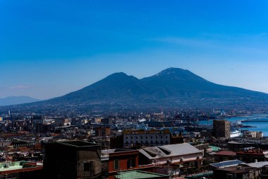 Napoli, İtalya 'daki modern binaların yüksek açılı görüntüsü.