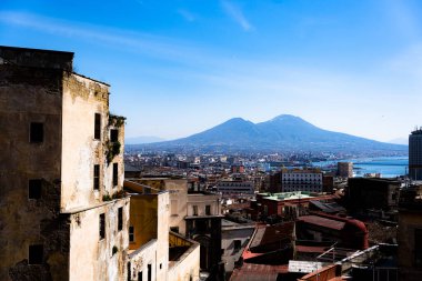 Napoli, İtalya 'daki modern binaların yüksek açılı görüntüsü.