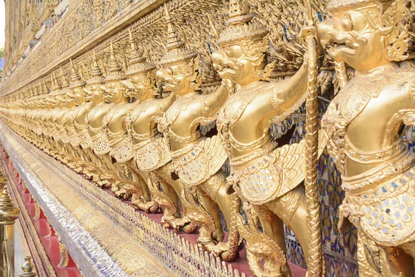 泰国曼谷翡翠佛寺的特写细节 — 图库照片