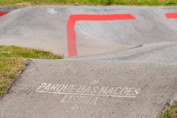 Pista Desportiva Pump Track Atravessa Solavancos Curvas Parque Das Nacoes — Fotografia de Stock