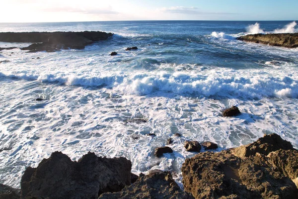 Hawaii Oahu Dan Köpüklü Pasifik Okyanusu Dalgaları — Stok fotoğraf