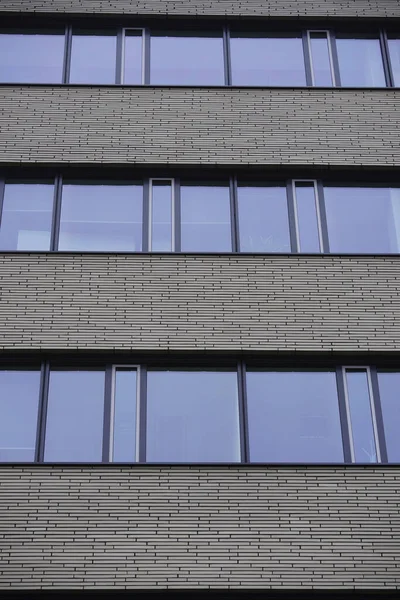 Een Close Van Een Modern Kantoorgebouw Business Garden Kolorowa Straat — Stockfoto