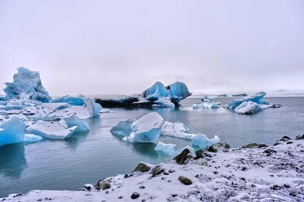 Большие Голубые Айсберги Плавающие Ледниковом Озере Фьоллсарлон Исландия — стоковое фото