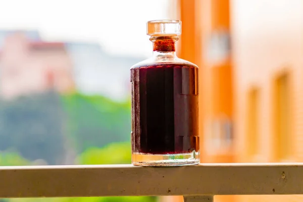 Selektiv Fokusbild Rött Vin Glasflaska — Stockfoto