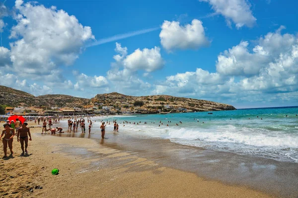 Пляж Матала Полный Туристов Остров Крит — стоковое фото
