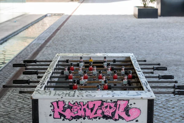 Uma Velha Mesa Matraquilhos Com Graffiti Lisboa Portugal — Fotografia de Stock