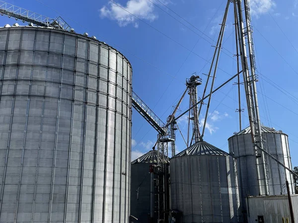 Burke County Usa Industriële Silver Metal Silo Met Giek Transport — Stockfoto