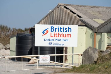 British Lithium, a company funded by Innovate UK, with the aim to supply new UK gigafactories, which will produce batteries for electric vehicles. clipart