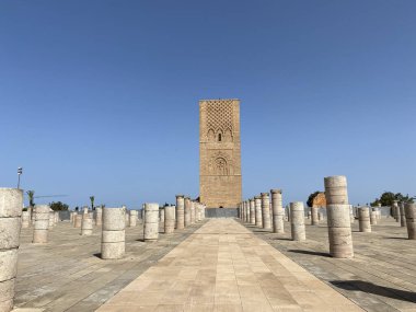 Güneşli bir günde Hassan Kulesi 'nin panoramik manzarası