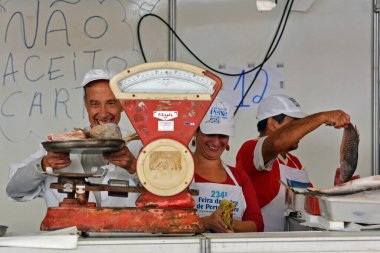 Porto Alegre, Rio Grande do Sul, Brezilya - 13 Nisan 2017: Porto Alegre şehir merkezindeki Paskalya balık pazarı